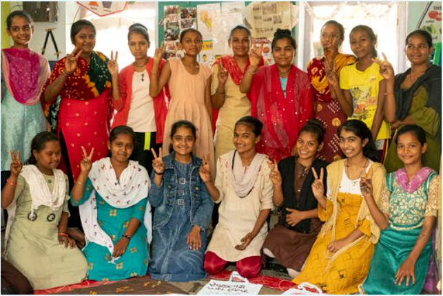 Image of a group of adolescent girls 